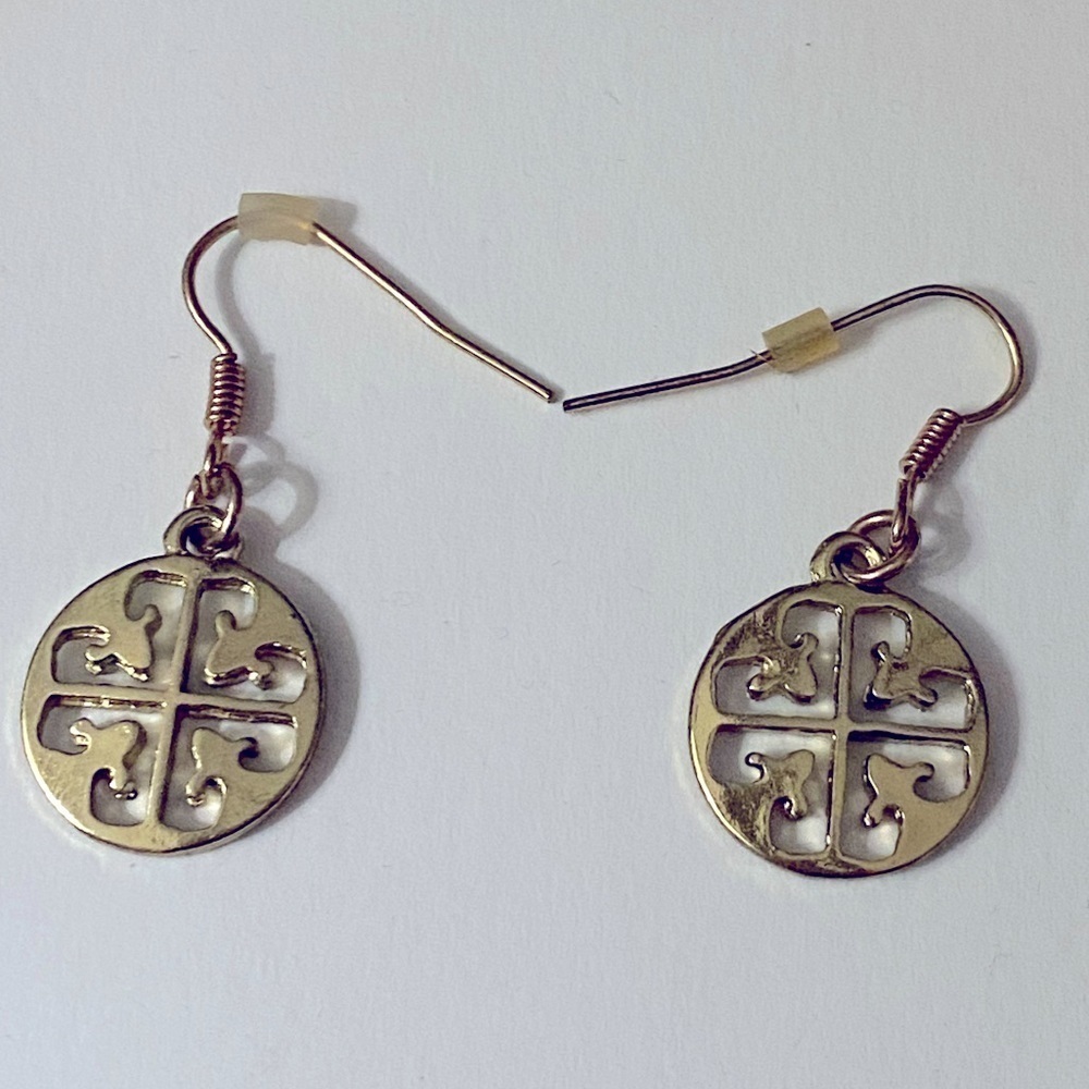 Fashion Gold Plated Hanging Earring.